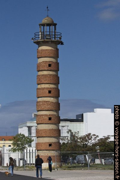 Faux phare de Belém. Photo © André M. Winter