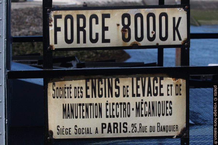 Panneau de la grue française dans le port Doca do Bom Sucesso. Photo © Alex Medwedeff