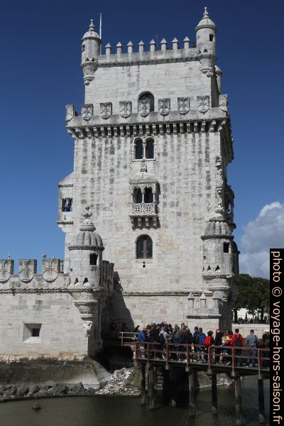 Tour de Belém et queue de visiteurs. Photo © Alex Medwedeff