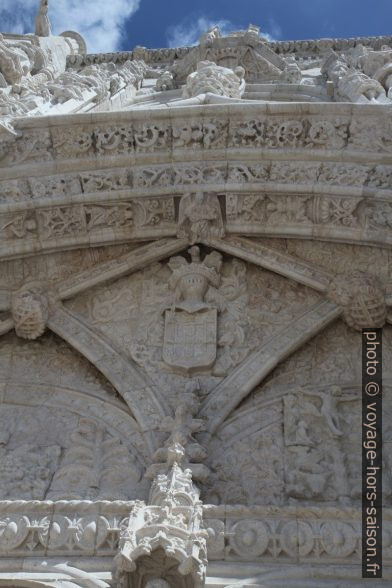 Archivolte manuéline du portail sud de l'église Sainte-Marie de Belém. Photo © Alex Medwedeff