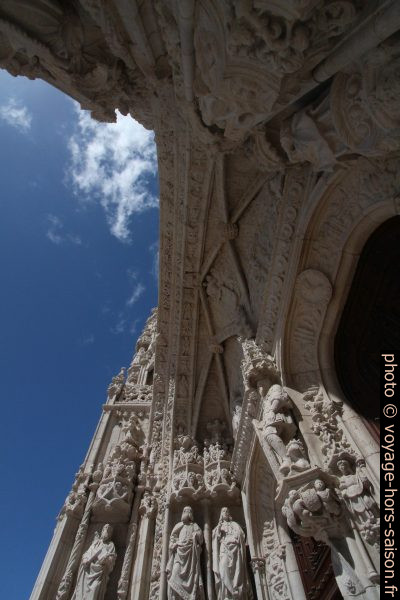 L'archivolte manuéline du portail sud de l'église Sainte-Marie de Belém. Photo © André M. Winter