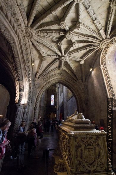 Voûte de style manuélin de l'église Santa Maria. Photo © André M. Winter