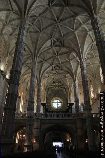 Voûte manuéline de la nef de l'église Santa Maria. Photo © Alex Medwedeff