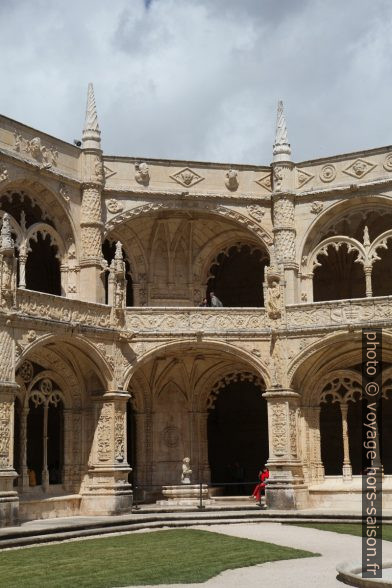 Coin nord-ouest du cloître du Mosteiro dos Jerónimos. Photo © Alex Medwedeff