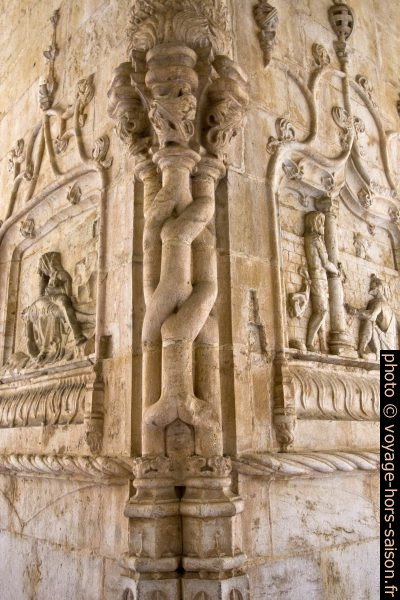 Colonnes entrelacées dans le Monastère des Hiéronymites. Photo © André M. Winter