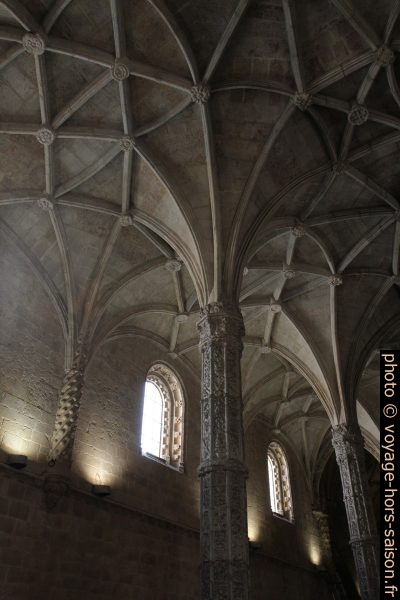 Voûte manuéline de la nef de l'église Santa Maria. Photo © Alex Medwedeff