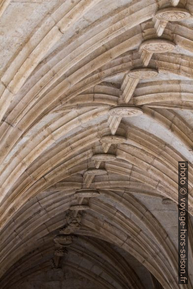 Clés de voûte du couloir supérieur du cloître du Mosteiro dos Jerónimos. Photo © André M. Winter