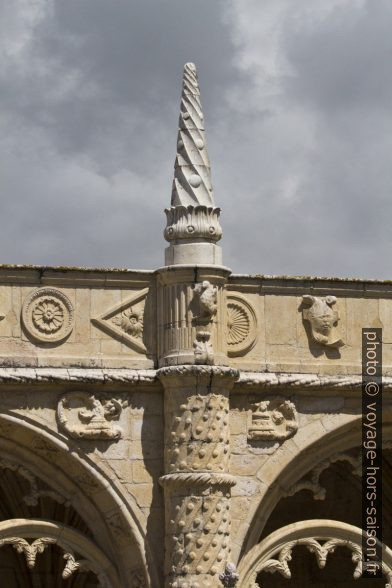Décor de l'étage supérieure du Mosteiro dos Jerónimos. Photo © André M. Winter