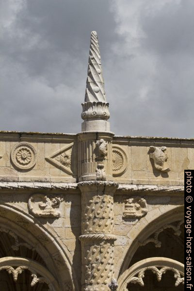 Décor de l'étage supérieure du Mosteiro dos Jerónimos. Photo © André M. Winter