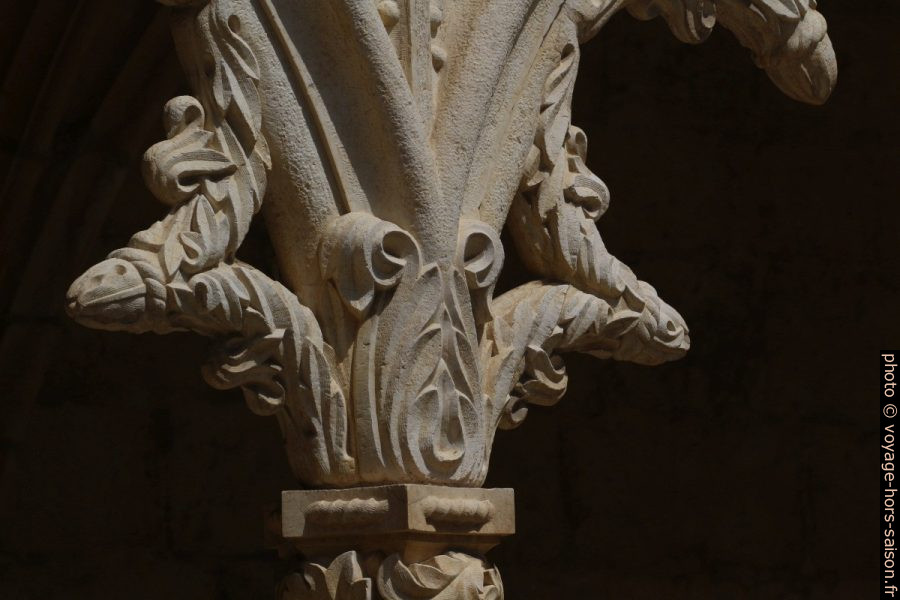 Détail manuélin du remplage d'une arcade de l'étage du cloître du Monastère des Hiéronymites. Photo © André M. Winter