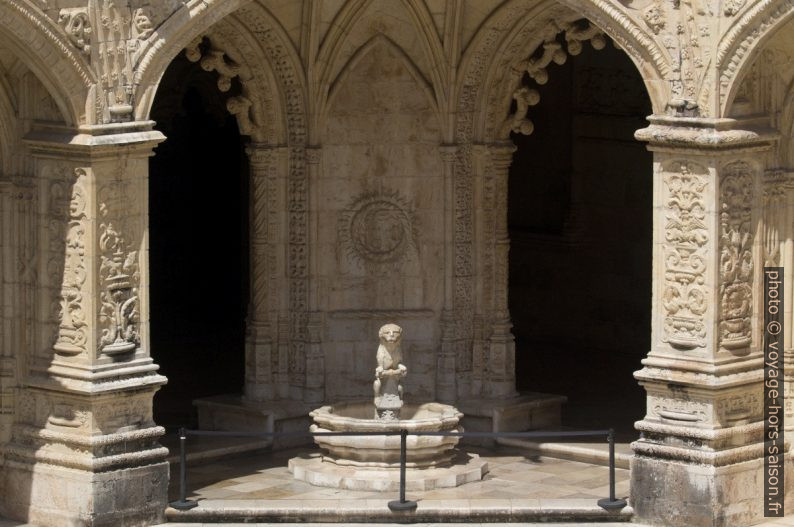 Fonte de leão do Mosteiro dos Jerónimos. Photo © André M. Winter