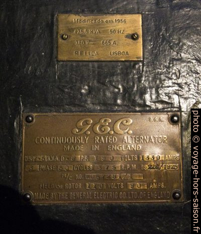 Plaque du générateur électrique de 1925. Photo © André M. Winter