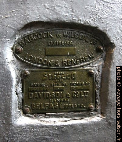 Plaque de la cheminée de la chaudière Babock & Wilcox. Photo © André M. Winter