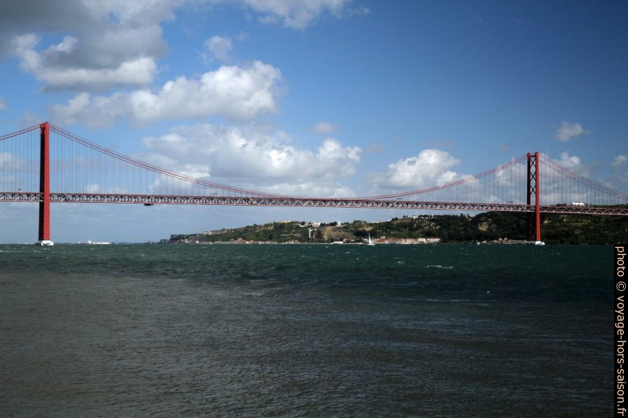 Ponte 25 de Abril sur le Tage. Photo © Alex Medwedeff