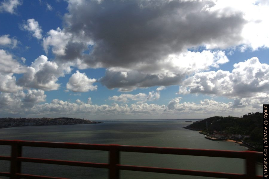 Le tage vu du Ponte 25 de Abril. Photo © André M. Winter