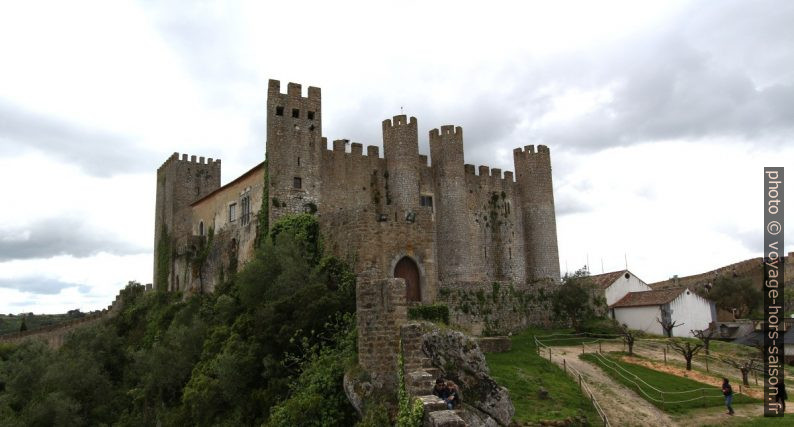 La muraille et le Château de Óbidos. Photo © André M. Winter