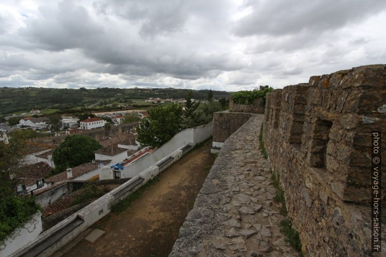 Muraille de Óbidos sans rambarde. Photo © André M. Winter