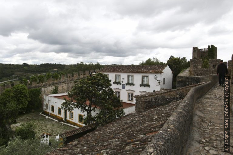 Maison de maître encastré dans les murailles au sud de Óbidos. Photo © André M. Winter
