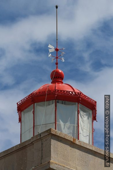 Lanterne voilée du Phare du Cap Carvoeiro. Photo © André M. Winter