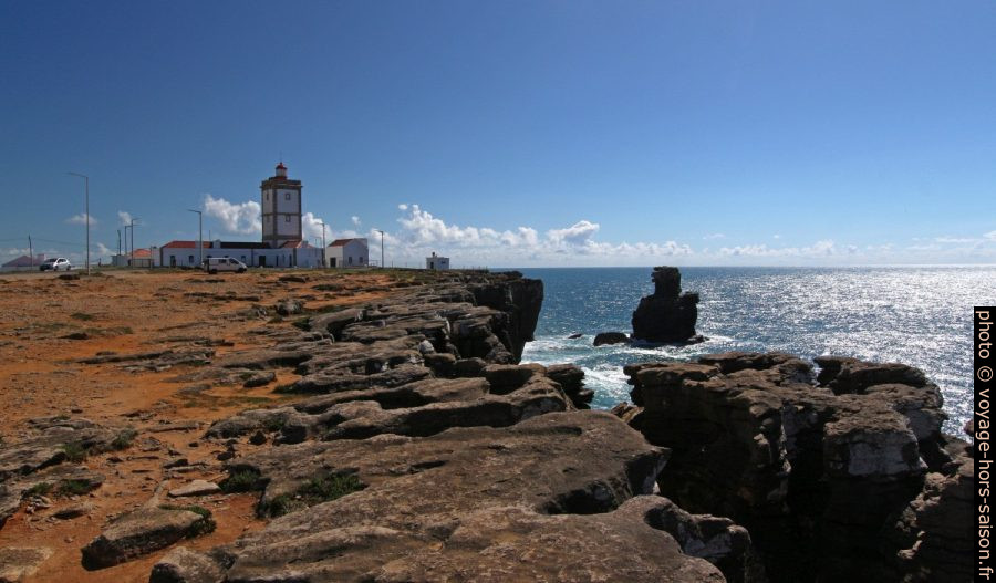 Le Phare du Cabo Carvoeiro et la côte érodée. Photo © André M. Winter
