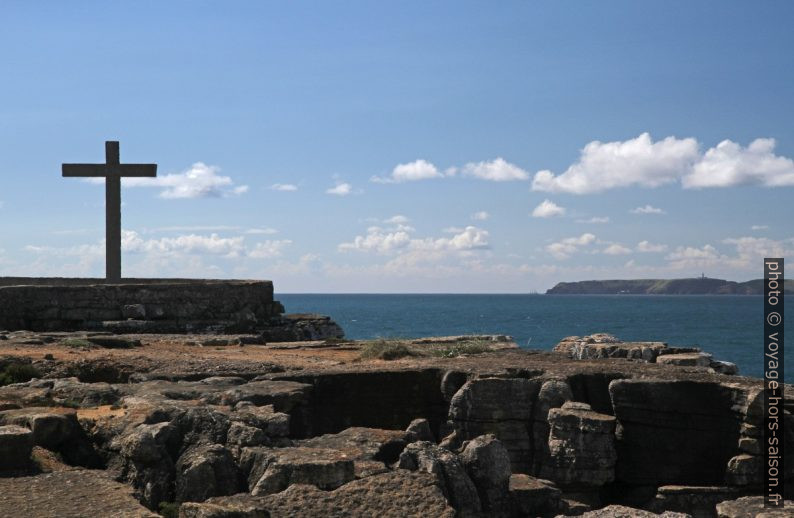 Cruz dos Remédios. Photo © Alex Medwedeff