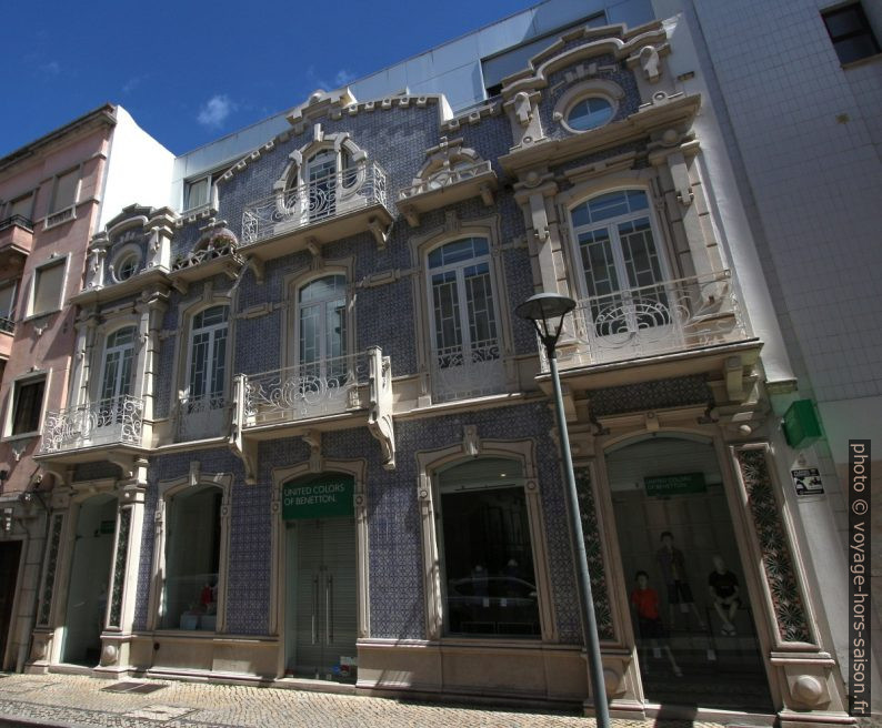 Maison d'Art Nouveau au carreaux bleus et blancs. Photo © André M. Winter