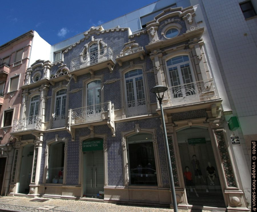 Maison d'Art Nouveau au carreaux bleus et blancs. Photo © André M. Winter