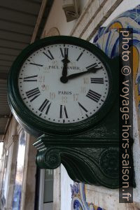 Horloge de Paul Garnier à chiffres romains de 12 et 24 heures ajoutés. Photo © André M. Winter