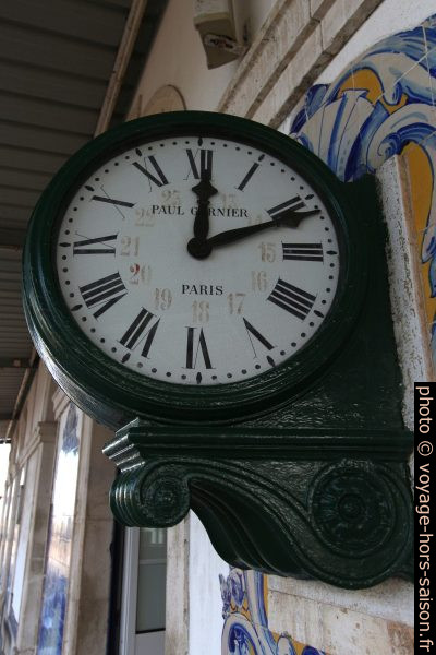 Horloge de Paul Garnier à chiffres romains de 12 et 24 heures ajoutés. Photo © André M. Winter