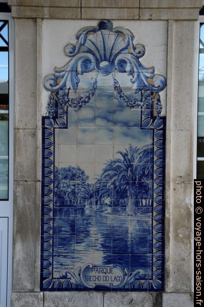 Azulejo Parque trecho do lago. Photo © Alex Medwedeff