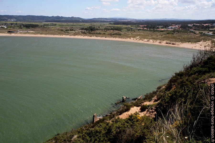 Partie sud-ouest de la baie de São Martinho do Porto. Photo © Alex Medwedeff