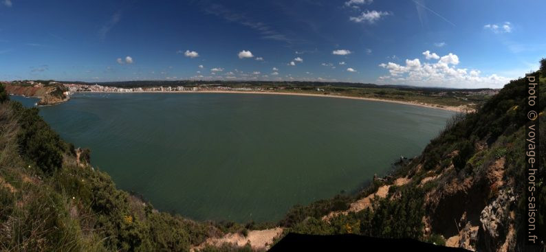 Baía de São Martinho do Porto. Photo © André M. Winter