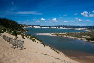 Duna de Salir do Porto e Baía de São Martinho do Porto. Photo © Alex Medwedeff