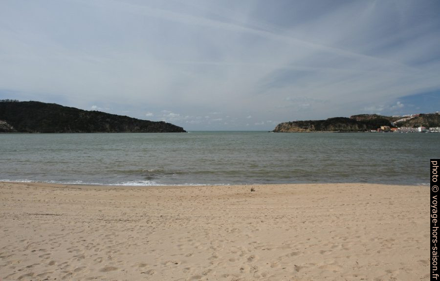 Plage de São Martinho do Porto et l'ouverture sur l'Atlantique. Photo © Alex Medwedeff