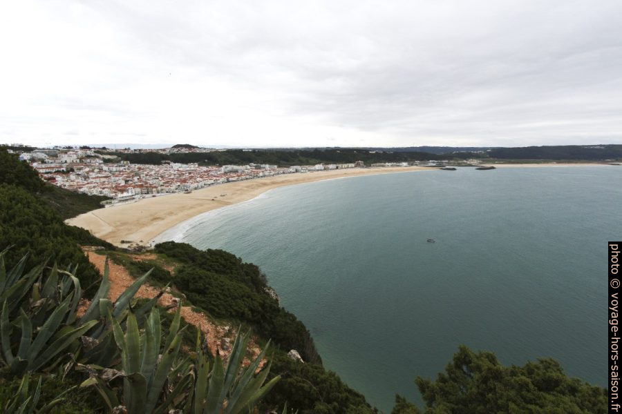 Baía de Nazaré. Photo © André M. Winter