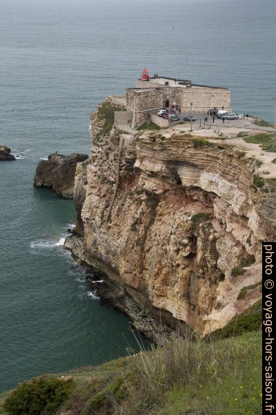 Forte de São Miguel Arcanjo portant le phare de Nazaré. Photo © Alex Medwedeff