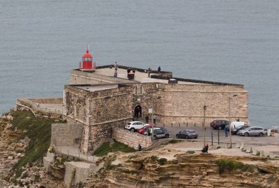 Forte de São Miguel Arcanjo e farol da Nazaré. Photo © André M. Winter