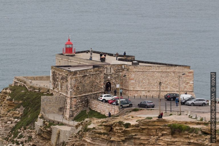 Forte de São Miguel Arcanjo e farol da Nazaré. Photo © André M. Winter