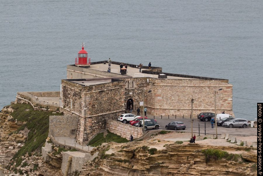 Forte de São Miguel Arcanjo e farol da Nazaré. Photo © André M. Winter