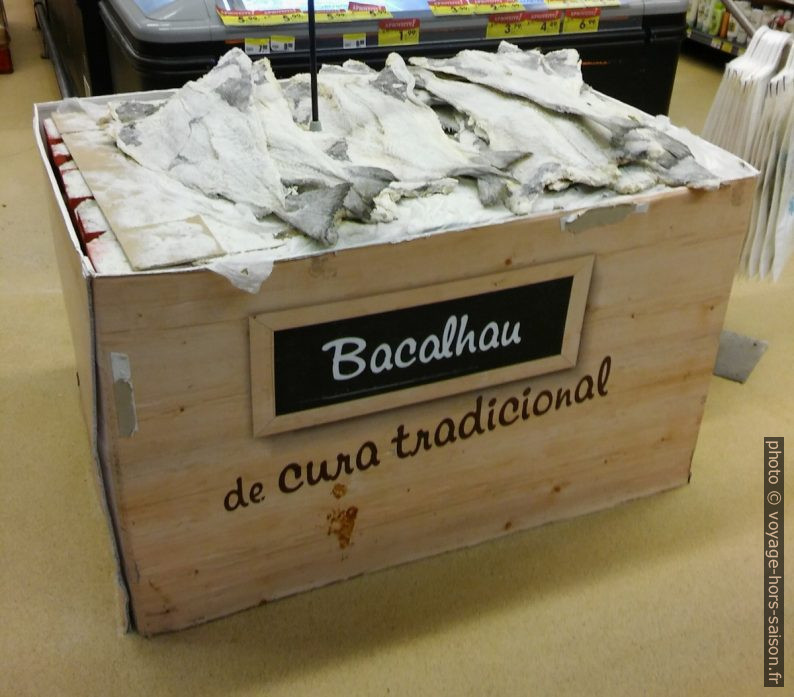 Vente de Bacalhau dans un supermarché. Photo © André M. Winter