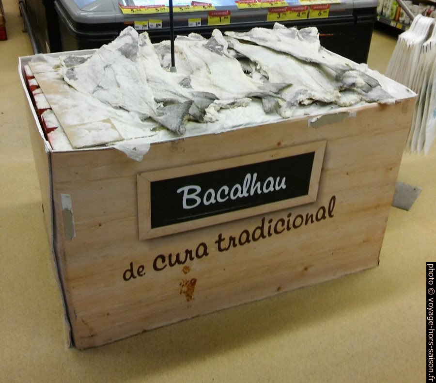 Vente de Bacalhau dans un supermarché. Photo © André M. Winter
