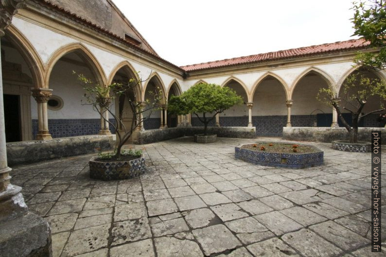 Claustro do Cemitério. Photo © André M. Winter