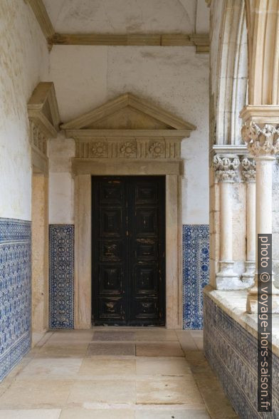 Porte dans le Claustro do Cemitério. Photo © Alex Medwedeff