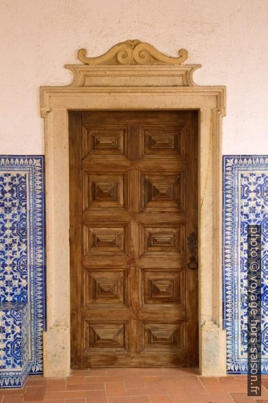 Porte dans le Claustro do Lavagem. Photo © Alex Medwedeff