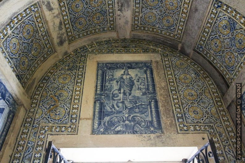 Tableau d'azulejos dans la Capela dos Portocarreiros. Photo © André M. Winter