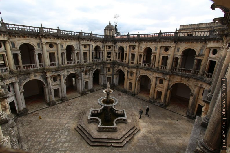 Claustro de D. João III. Photo © André M. Winter