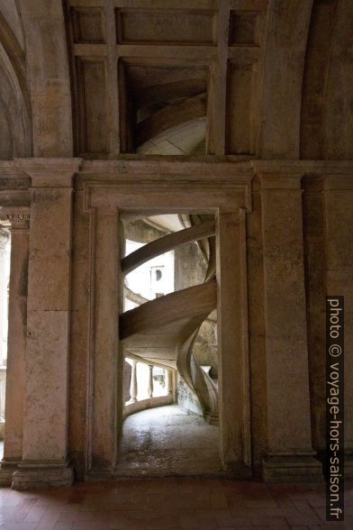 Un escalier hélicoïdal du Claustro de D. João III. Photo © André M. Winter