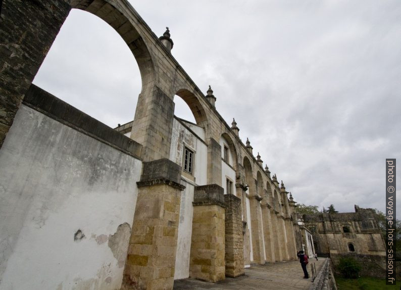 Aqueduto do Convento de Cristo. Photo © André M. Winter