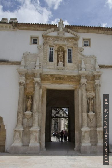 Porta Férrea de l'Université de Coimbra. Photo © André M. Winter