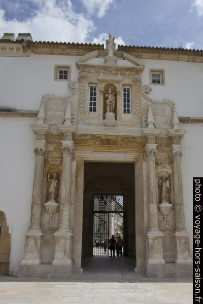 Porta Férrea de l'Université de Coimbra. Photo © André M. Winter